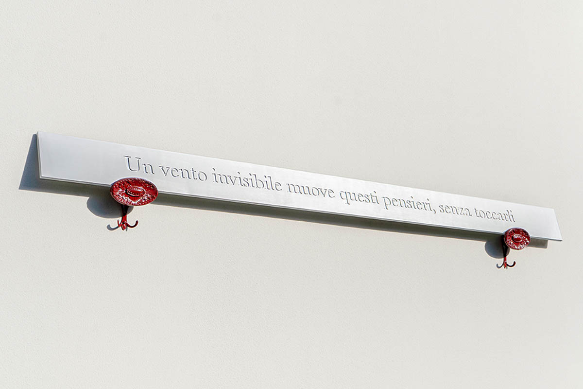 Spectrum n°2, 2025. Engraving on aluminum, ornamental hooks in painted iron. Commissioned for Rome Fiumicino “Leonardo da Vinci” Airport, Terminal 5. 400 x 250 cm. © Camilla Gurgone