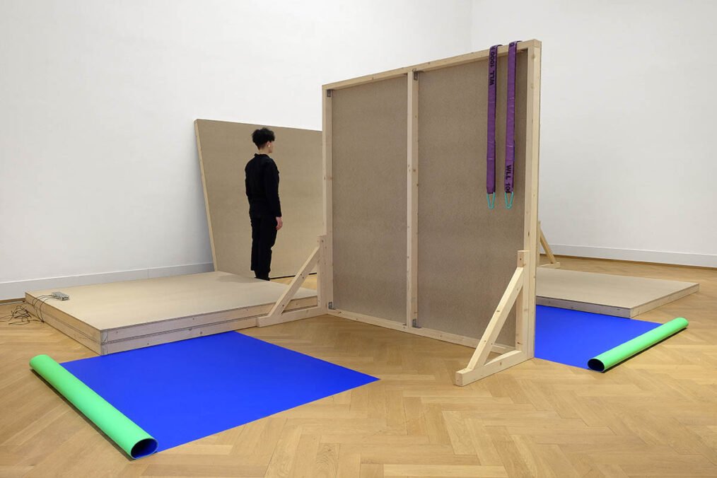 Daniela Grabosch, MODULE #6 (POSITION YOURSELF INSIDE A MOVING STRUCTURE), 2016, Academy of Fine Arts, Vienna (AT) [Photo: Ricardo Roque] [Installation view]