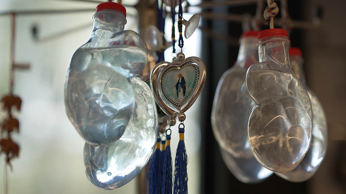 “Mercy”, Plastic bottles blown into an aluminum mold in the shape of a fetus (Photo: Matan Meirson)