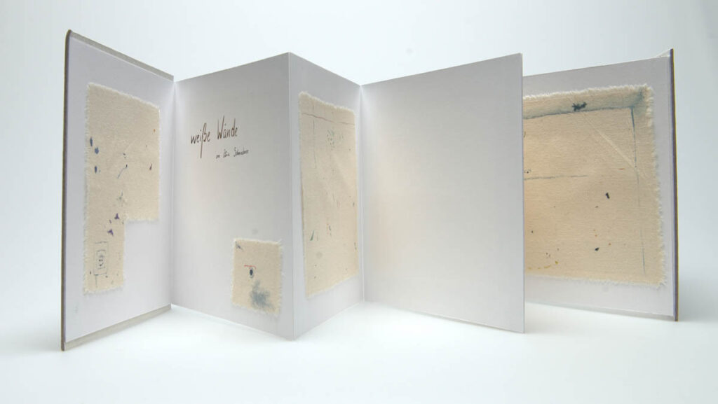 Weiße Wände Karton, Papier, Gouache auf Leinwand 20 x 20 cm 2023