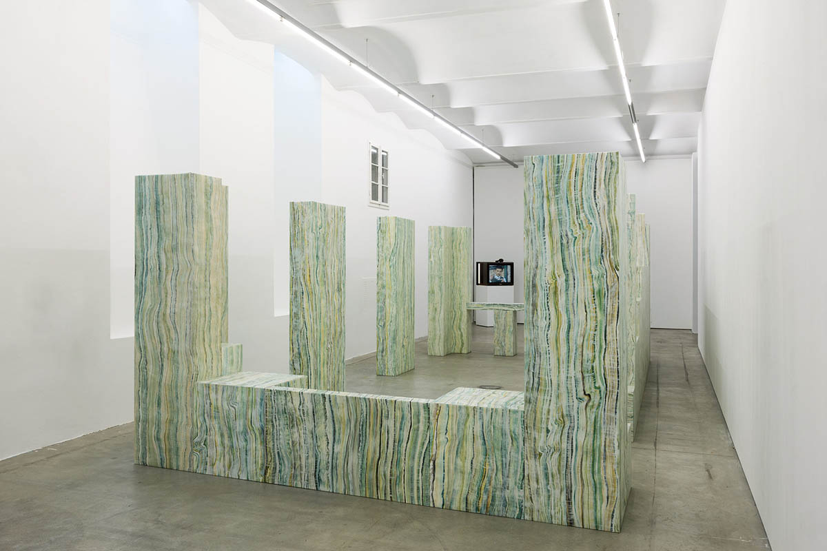Loos House, 2013, Oil on canvas on wooden structure, 692 × 322 × 200 cm
Courtesy of Cabinet Gallery, London, Lucy McKenzie, Orchestrion, fjk3—Contemporary Art Space, 2025.
Photo: Lisa Rastl