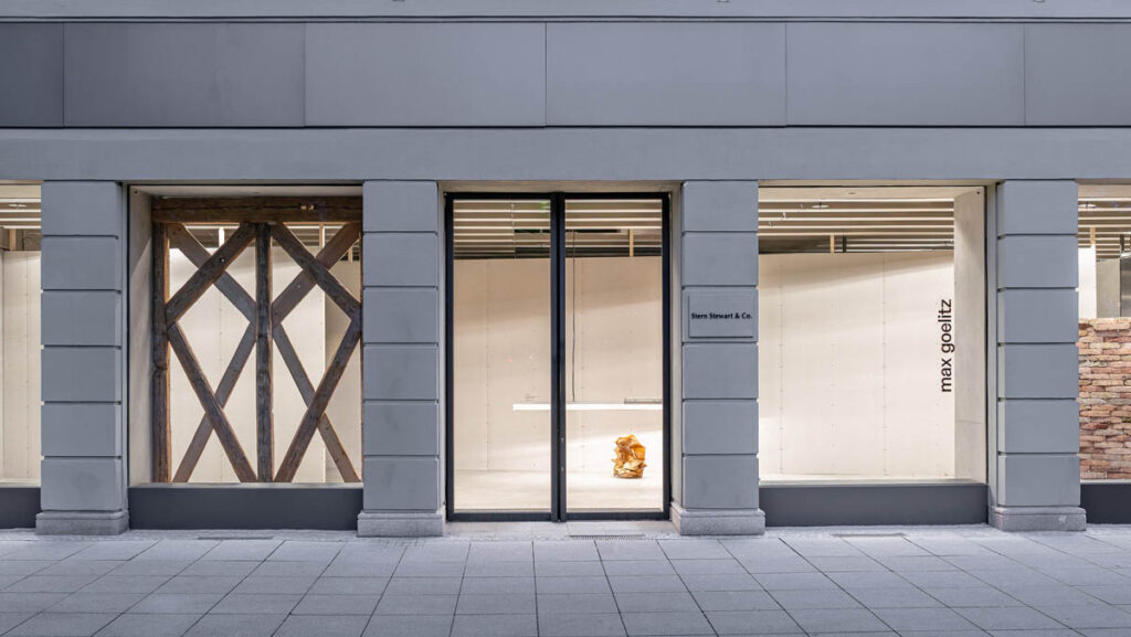 Installation view eva hesse, lukas heerich, rindon johnson, 2026. Courtesy of max goelitz and Hauser & Wirth. Copyright of the artist Photo: Dirk Tacke