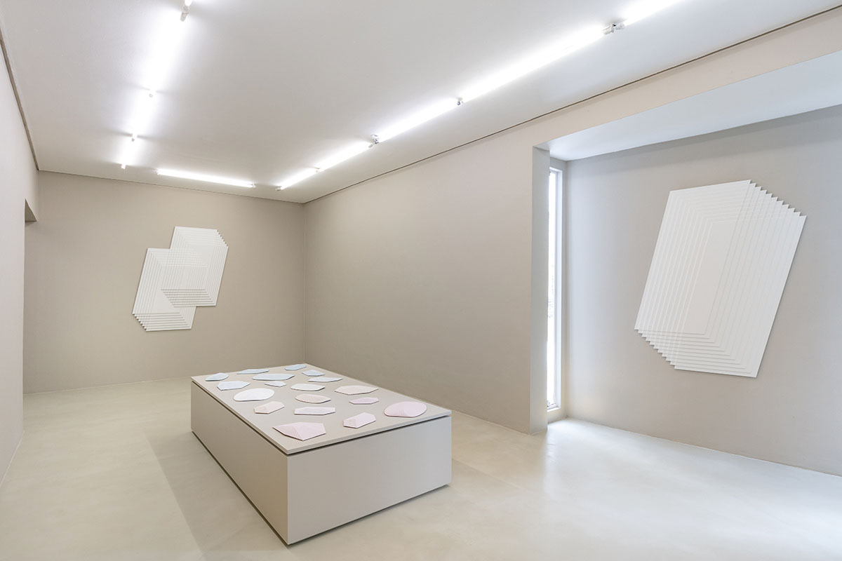 exhibition view: Nada isolado – Nothing in isolation,