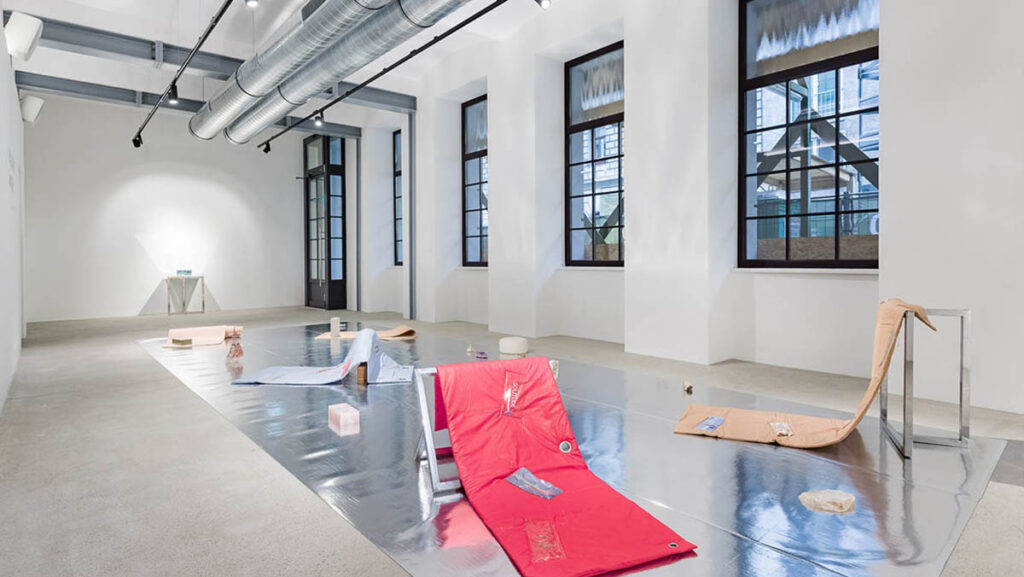 Exhibition view at Surrender, Kahan Art Space Vienna, 2022 photo: Kunstdokumentation