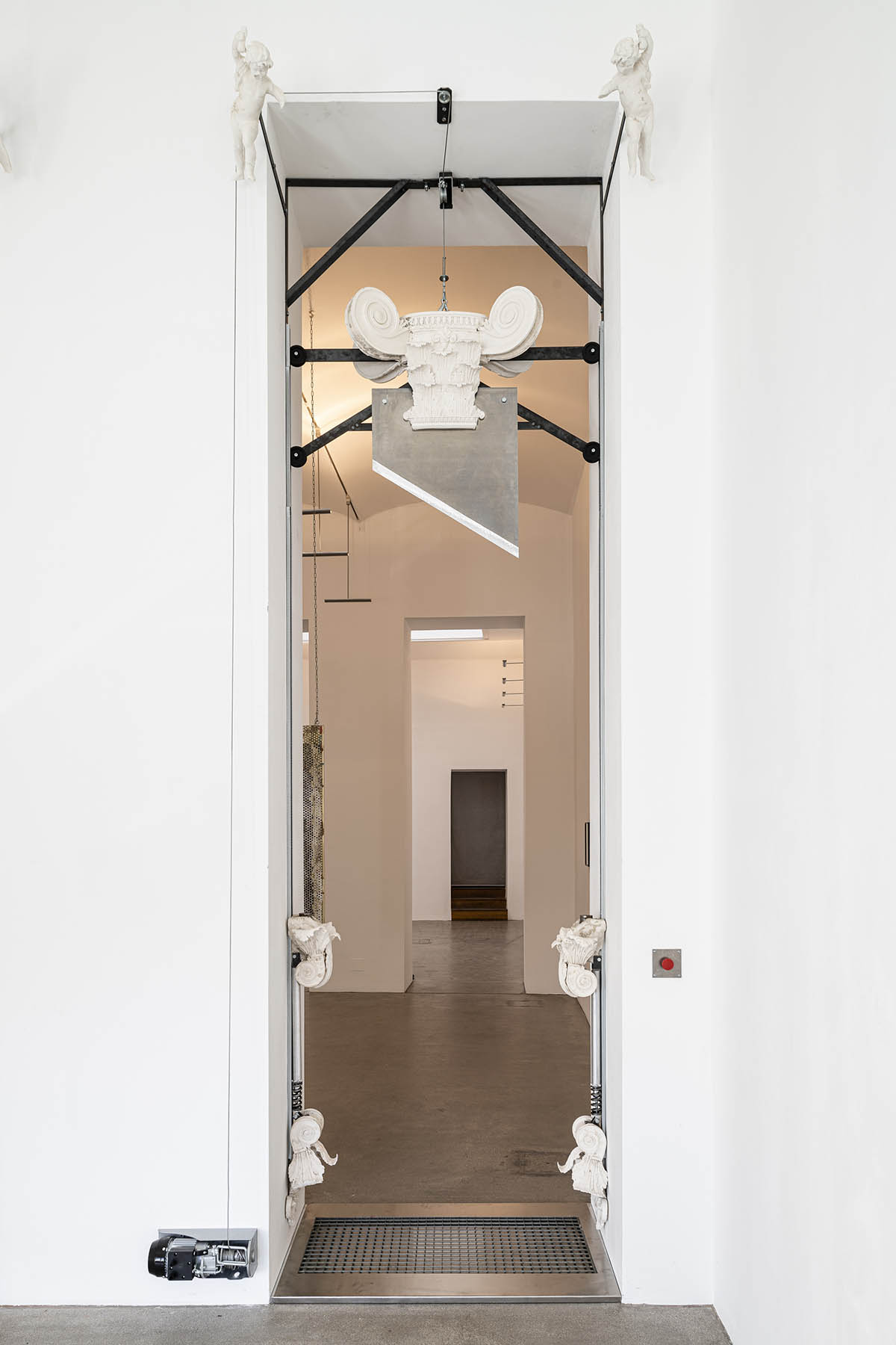 Ausstellungsansicht, SPECUALTIVE SPECULUM, Galerie Raum mit Licht, 2023. Foto: Jorit Aust