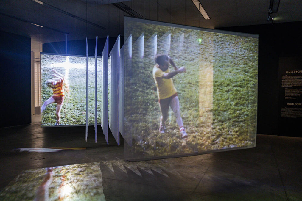 Jacqueline Mesmaeker, Surface de Réparation, 1979, Ausstellungsansicht, Museum der Moderne Salzburg 2025, © Museum der Moderne Salzburg, Foto: wildbild/Herbert Rohrer