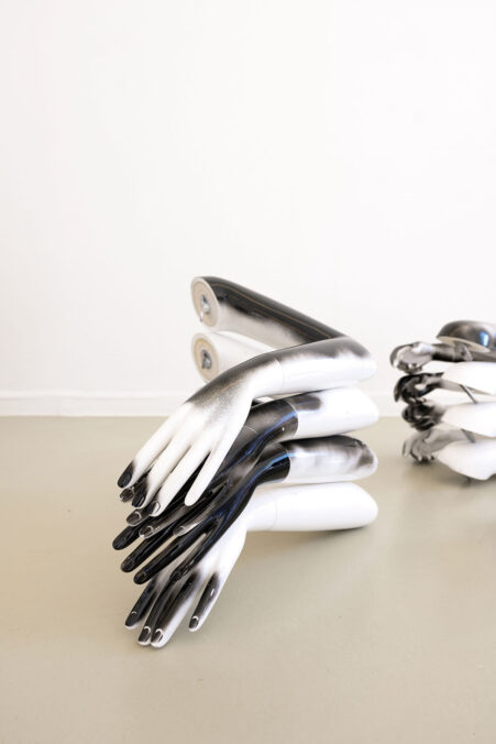 Installation view, MODE ARBEIT, Jojo Gronostay, Kunstraum Weikendorf, 2026. Photo: Joanna Pianka / Courtesy KOERNOE