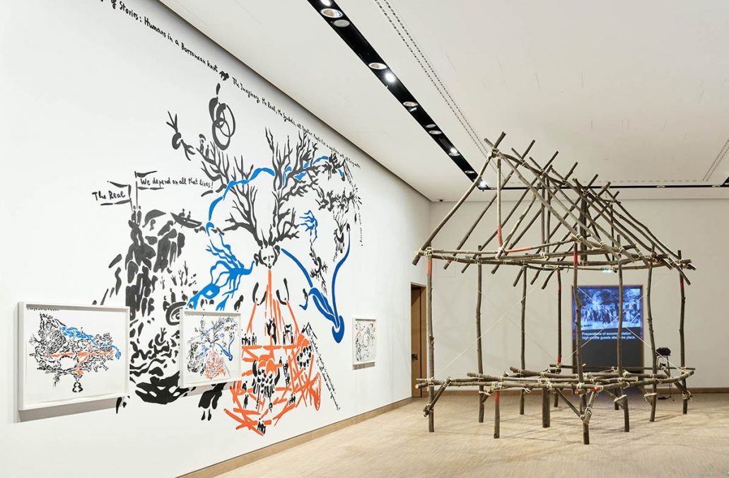 Marjetica PotrČ The World in the Age of Stories (Part 1–3) Zeichnungen, gerahmt, je 76 x 112 cm, AP The House of Social Agreement, 2020 Holz, Faserseile, Zeichnungen auf Holz Installationsansicht Foto: Pascal Petignat