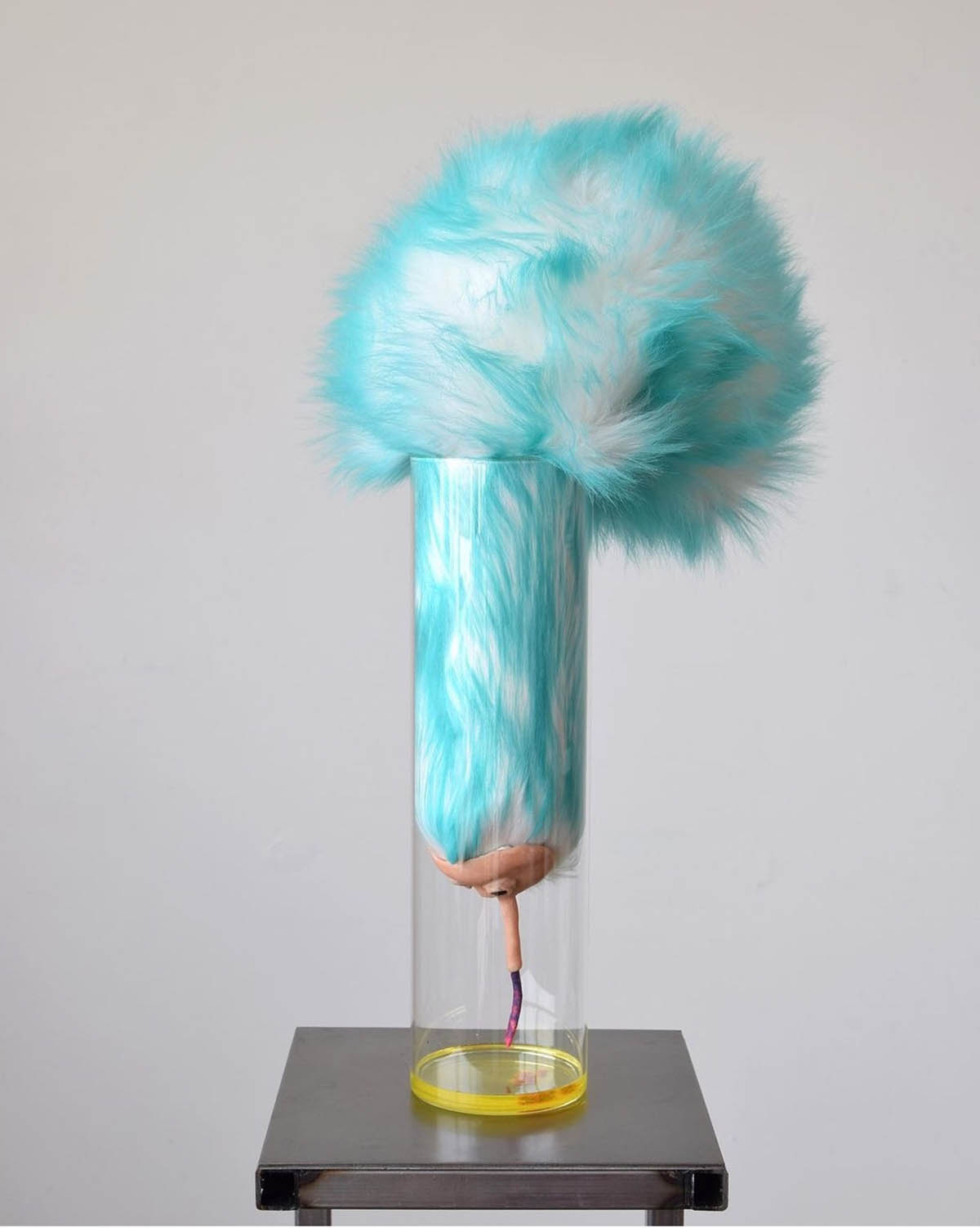 Kenji Lim, Hummysuckle_2022, Mixed media, 47 x 19 x 27 cm, Galerie Reinthaler