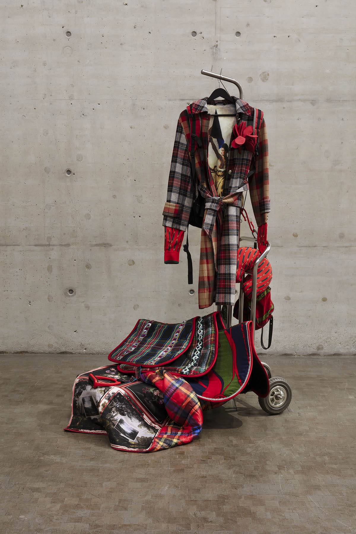 Installation view Chalisée Naamani: Octogone, La liberté guidant le peuple, 2025, Kunsthalle Wien 2026 Courtesy the artist and Ciaccia Levi, Paris/Milan, © Bildrecht, Wien 2026, photo: Markus Wörgötter