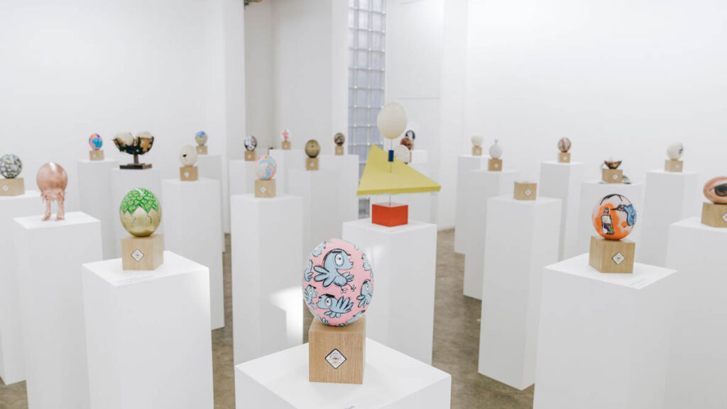 Loes van Delft, and her character-filled 'cartoon pop art' works.