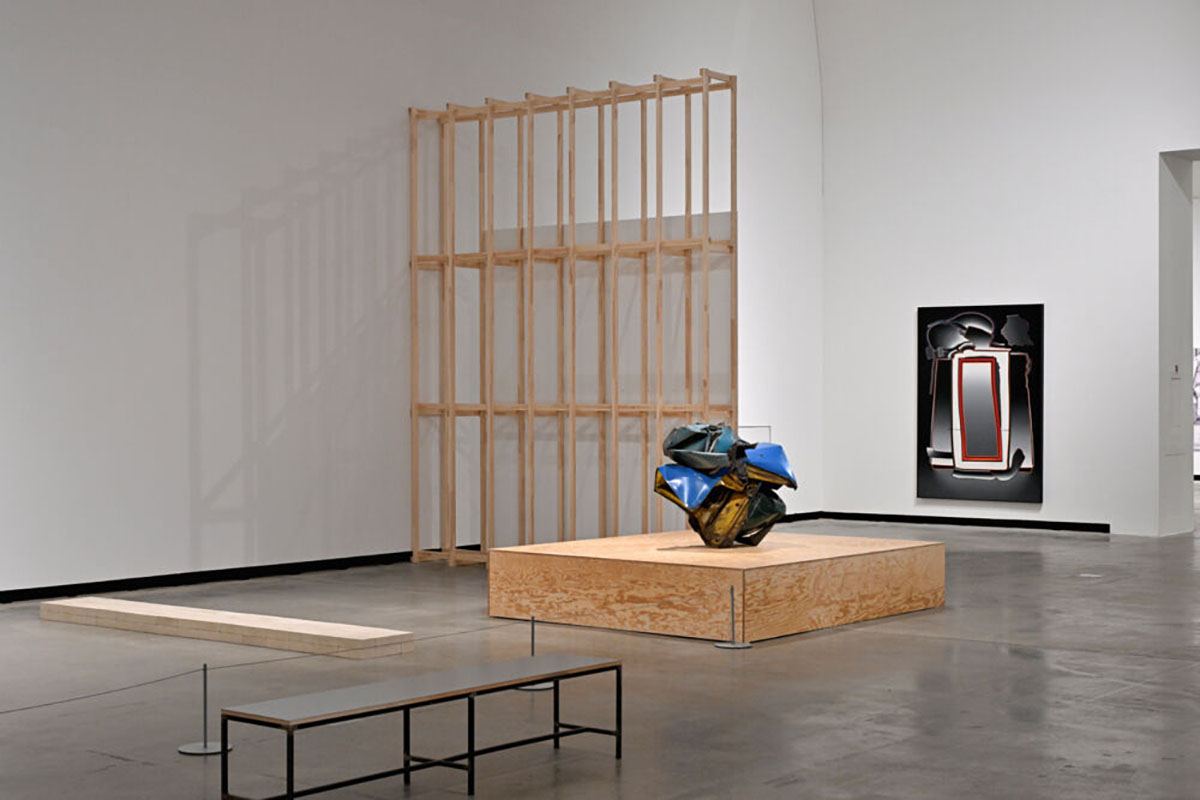 Carl Andre, John Chamberlain, Deborah
Remington, Exhibition view Mindset Los
Angeles – Frank Gehry and the Cool School,
June 27, 2026 – January 10, 2027, Marta
Herford, © VG Bild-Kunst, Bonn 2026, Marta
Herford, Photo: Wilhelm Schürmann
