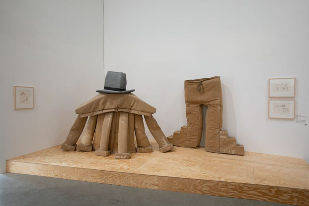 Claes Oldenburg/Coosje Van Bruggen, Frankie P. Toronto Costume – Enlarged Version, 1986, Exhibition view Mindset Los Angeles – Frank Gehry and the Cool School, June 27, 2026 – January 10, 2027, Marta Herford, Oldenburg/Van Bruggen Estate, Courtesy of the Pace Gallery, © Marta Herford, Photo: Hans Schröder