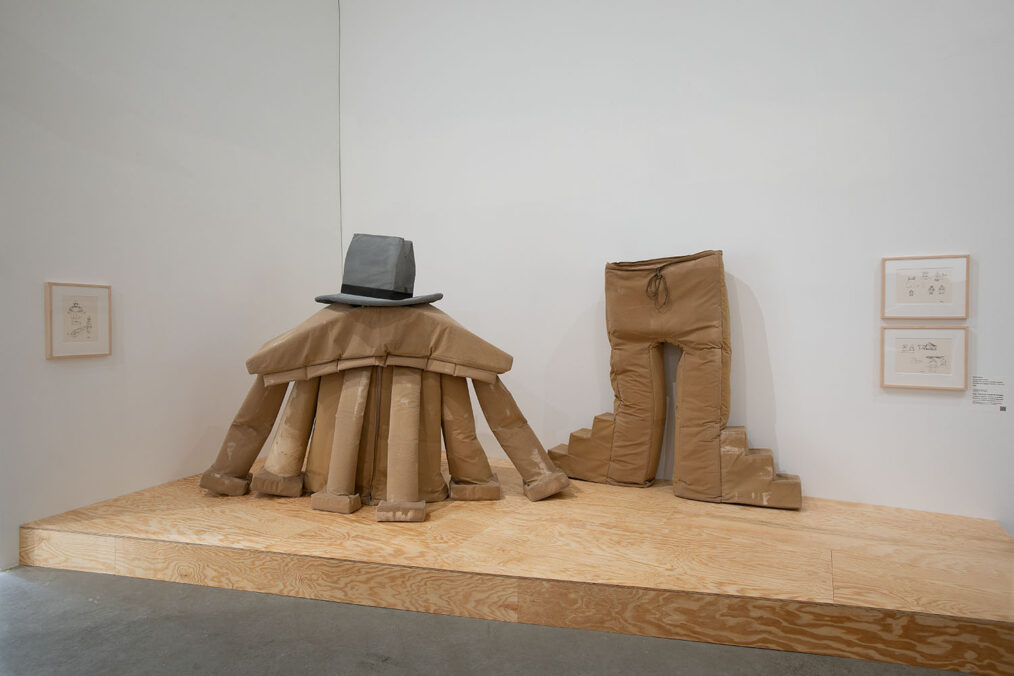 Claes Oldenburg/Coosje Van Bruggen, Frankie P. Toronto Costume – Enlarged Version, 1986, Exhibition view Mindset Los Angeles – Frank Gehry and the Cool School, June 27, 2026 – January 10, 2027, Marta Herford, Oldenburg/Van Bruggen Estate, Courtesy of the Pace Gallery, © Marta Herford, Photo: Hans Schröder