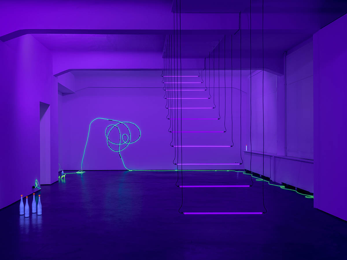 Brigitte Kowanz, Ausstellungsansicht ihre Auswahl Installation view Brigitte Konwaz 4≠4, 2023 Courtesy of max goelitz Copyright of the artist Photo: Marjorie Brunet Plaza