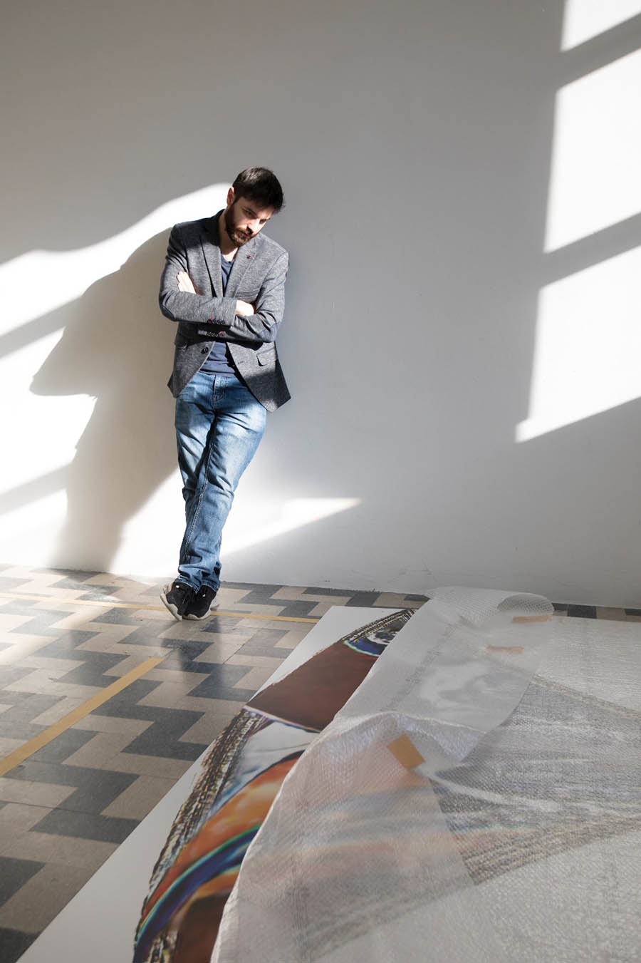Left & Right: Max Mondini, during his residency at Manufattura Tabbachi. Ph: Francesca Madiai
