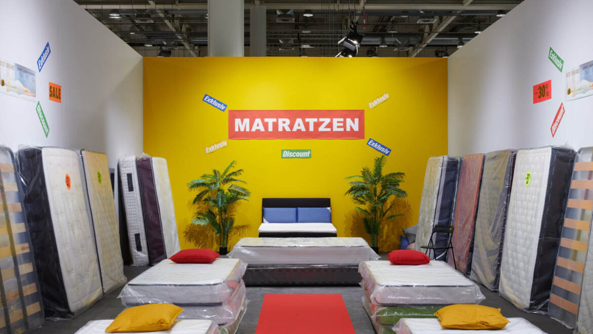My process is very instinctive Guillaume Bijl, Matratzenraum, 2023, Art Basel Unlimited