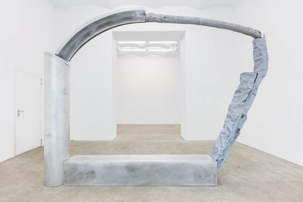 MICHAEL KIENZER Formfolge Vol. 5, 2021, Aluminium, Stahl, 325 x 224 x 42 cm | Photo © Galerie Elisabeth & Klaus Thoman / kunst- dokumentation.com