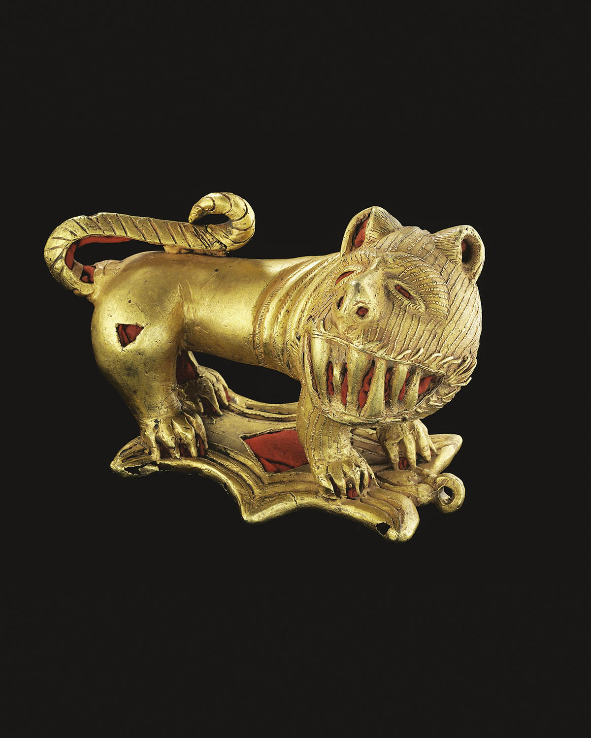 Schwertemblem in Form eines Löwen Hohlguss mit Filz ausgekleidet, Höhe 13,5 cm, Länge 20 cm © Museum Liaunig