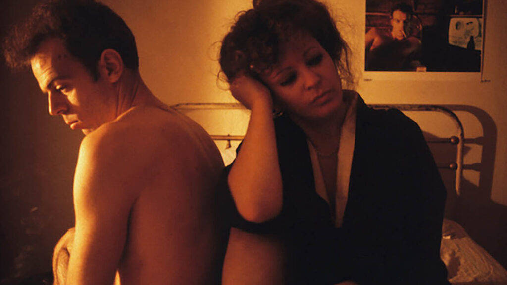 Nan Goldin, Brian and Nan in Kimono (Brian und Nan im Kimono), 1983, Photographie, aus der Serie “The Ballad of Sexual Dependency” © Nan Goldin. Courtesy the artist