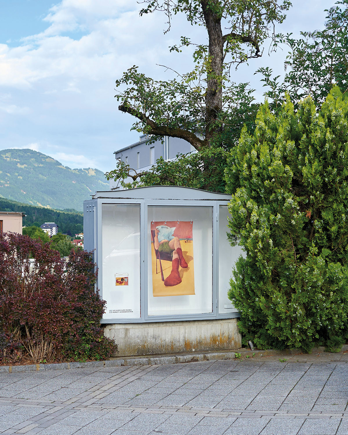 Artist: Nikolija Stanojević Displayed work: Politics Year, 2021, acrylic on canvas, 150 x 85 cm