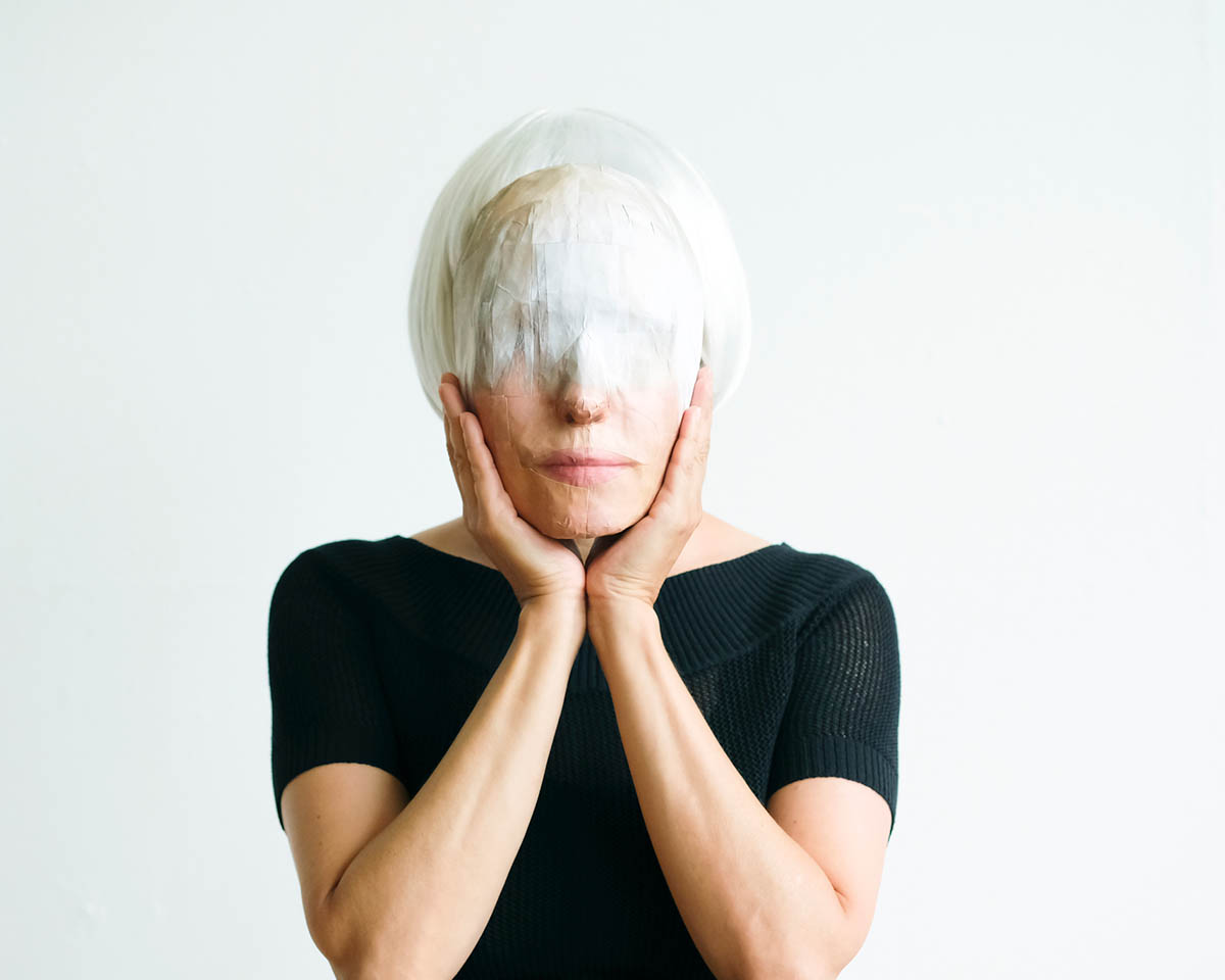 Petra_Kodym mit Maske³, 2015, (c) Bildrecht_Foto: Anette Friedel