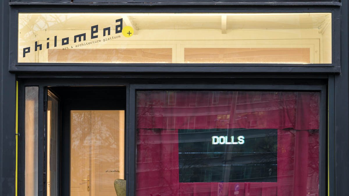 Dolls, digital layers, money and meat. Kosta Tonev, Still from Video Dolls, BIG IDEAS. Political Ideologies and their aftermath, Exhibition view 2020 /2021