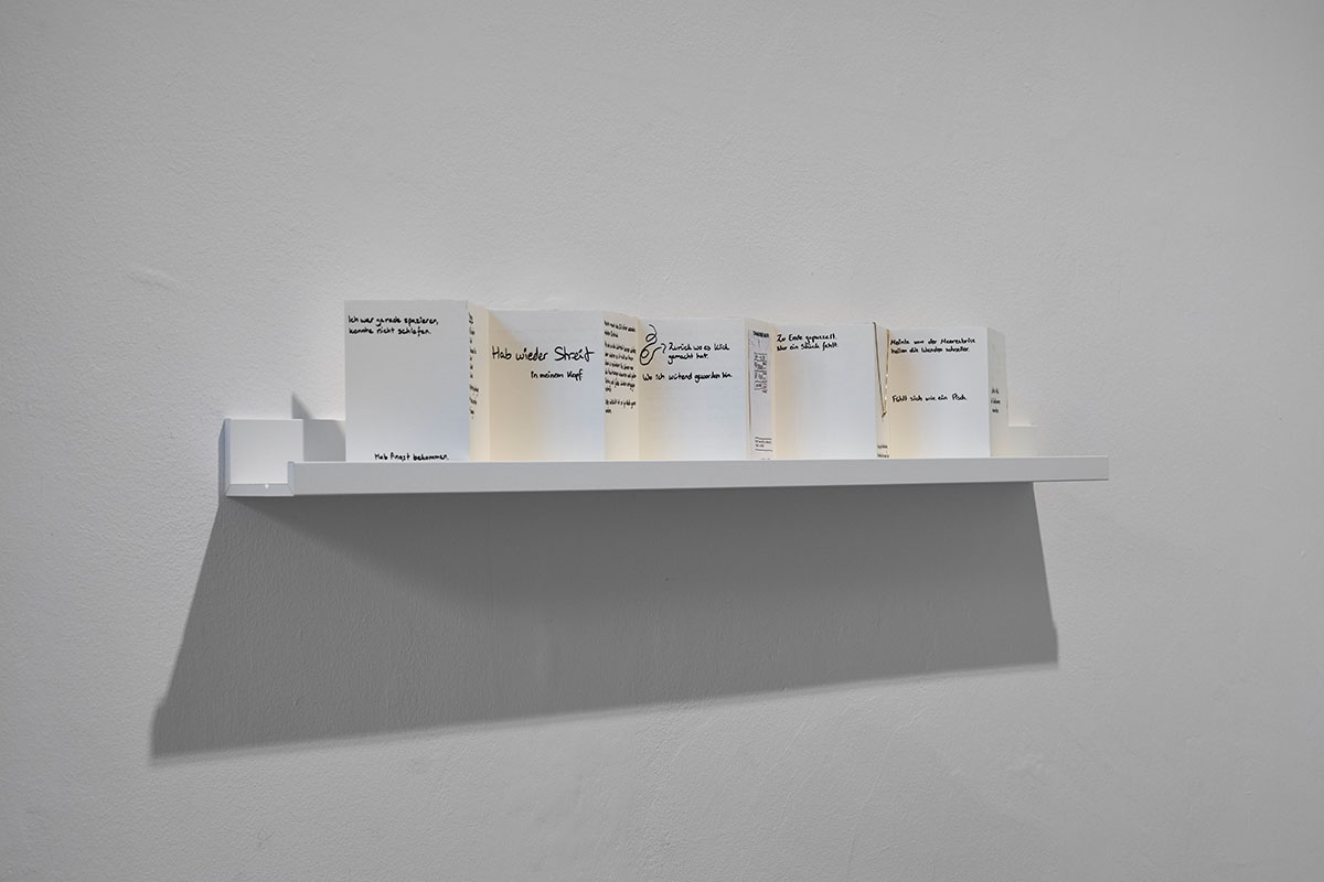 exhibition view ROM. ROM? ROM!© Brunhilde Moll Stiftung, Photo: Egbert Trogemann