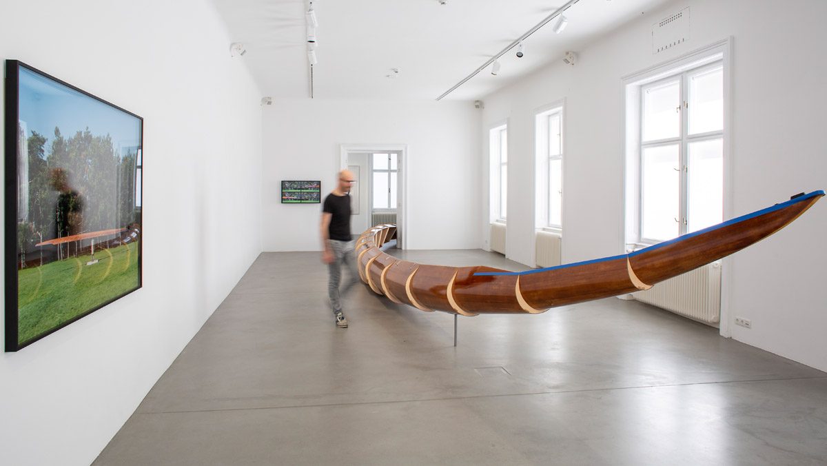 Foto: Roman Pfeffer, Helix Simulator, 2015, Ausstellungsansicht Bildraum Bodensee 2020 | Foto: Petra Rainer © Bildrecht, Wien 2020.