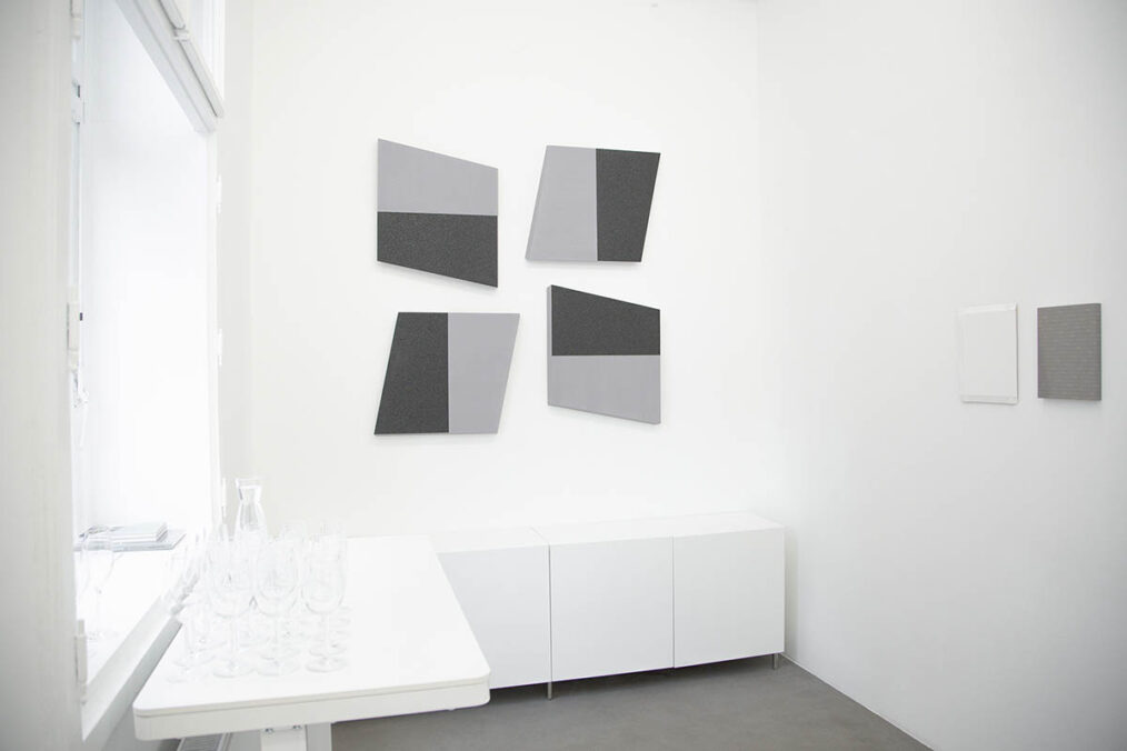 exhibition view: Roman Pfeffer – das Ich, das ich mir leihe at gezwanzig gallery. Photos: Courtesy of the artist