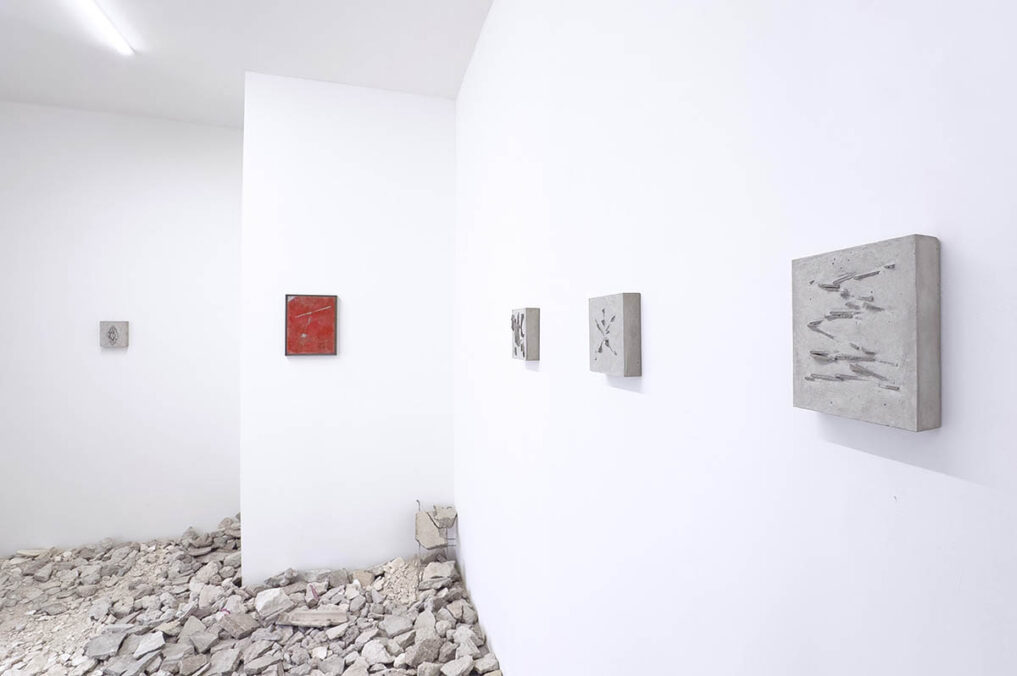 exhibition view: Sofia Goscinski – we stumble through messages, gezwanzig gallery, Innsbruck 2025. Photo: Courtesy by the artist