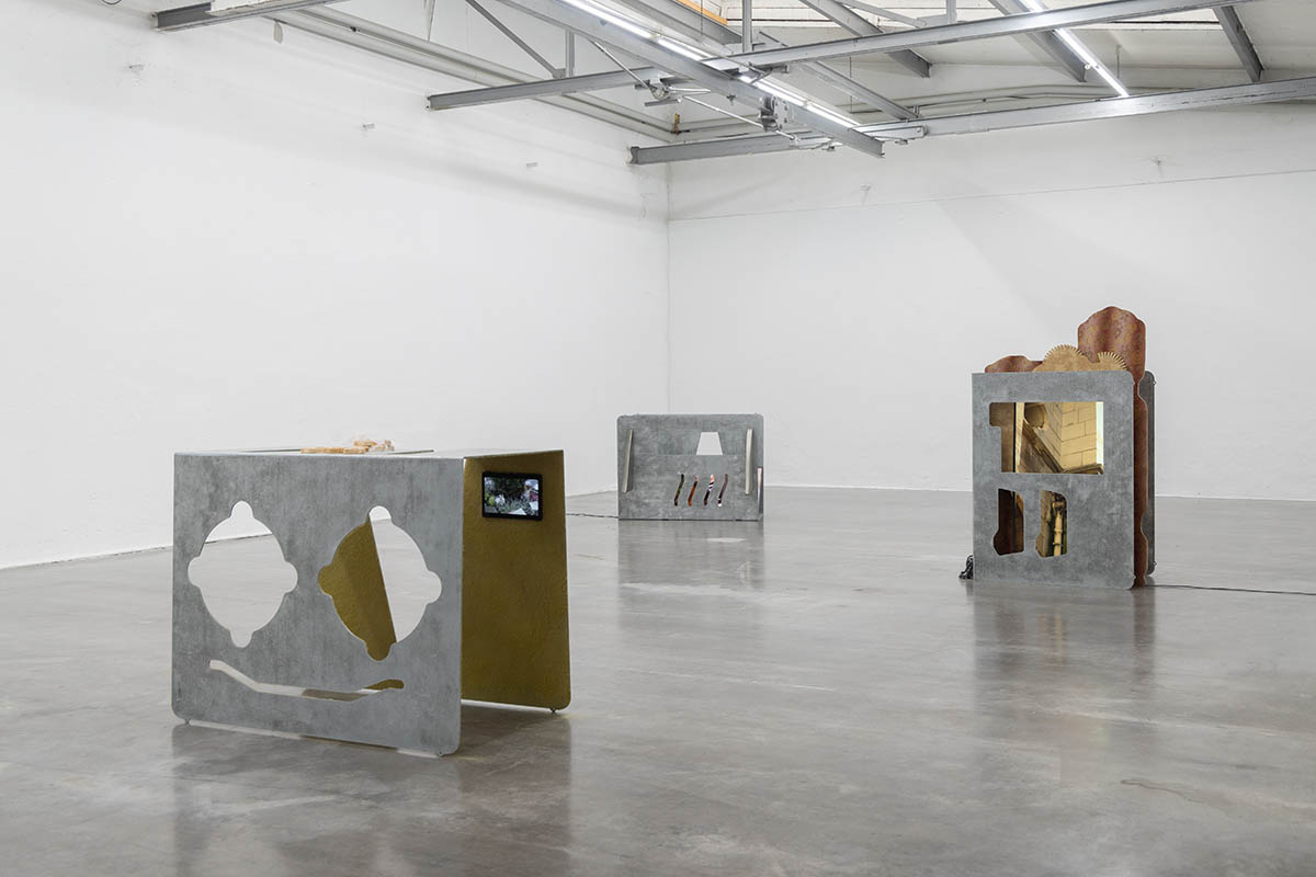 Sophia Mainka – Habit Loss @ From Animal To Mineral (2024). Installation view, Lothringer 13 Halle, Munich. Photo: Thomas Splett