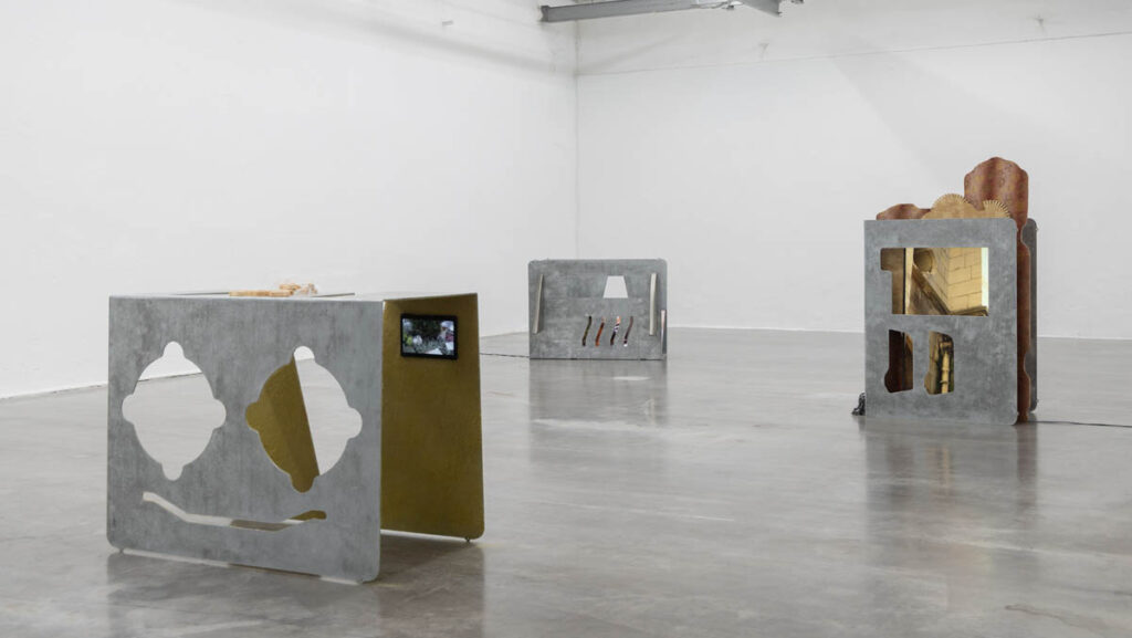 Sophia Mainka – Habit Loss @ From Animal To Mineral (2024). Installation view, Lothringer 13 Halle, Munich. Photo: Thomas Splett