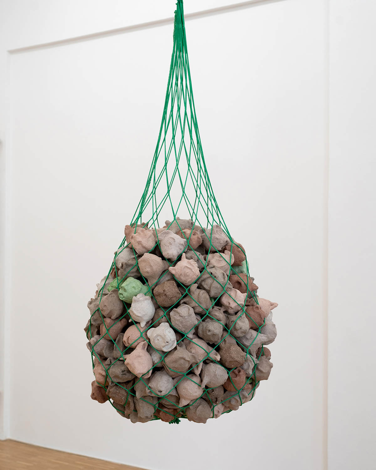 Ausstellungsansicht: Sophia Mainka – where things stay too long, Galerie The Tiger Room, München, 2026. © Galerie The Tiger Room