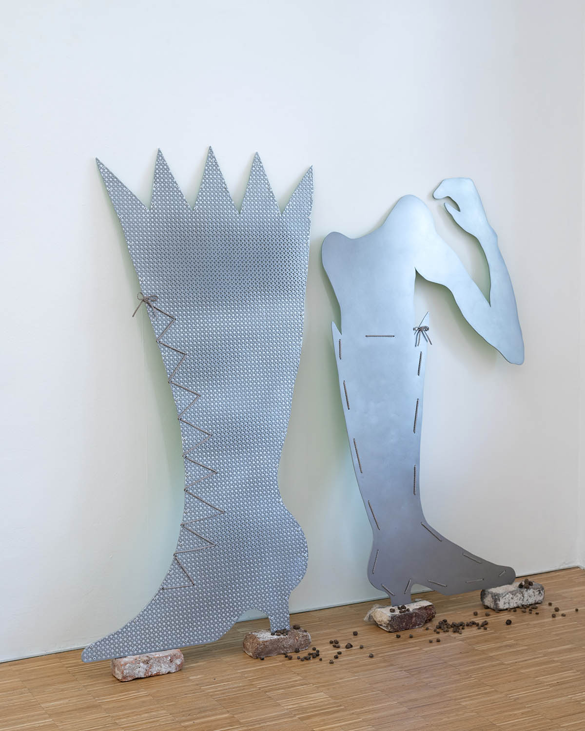 Ausstellungsansicht: Sophia Mainka – where things stay too long, Galerie The Tiger Room, München, 2026. © Galerie The Tiger Room