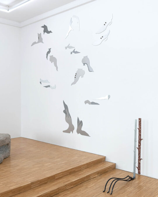 Ausstellungsansicht: Sophia Mainka – where things stay too long, Galerie The Tiger Room, München, 2026. © Galerie The Tiger Room