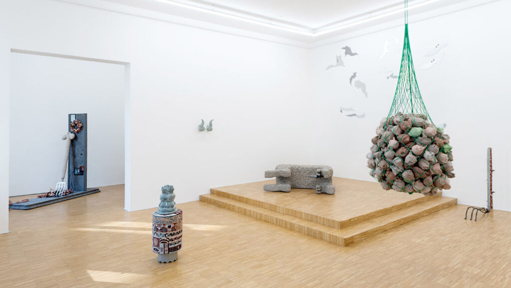 Ausstellungsansicht: Sophia Mainka – where things stay too long, Galerie The Tiger Room, München, 2026. © Galerie The Tiger Room