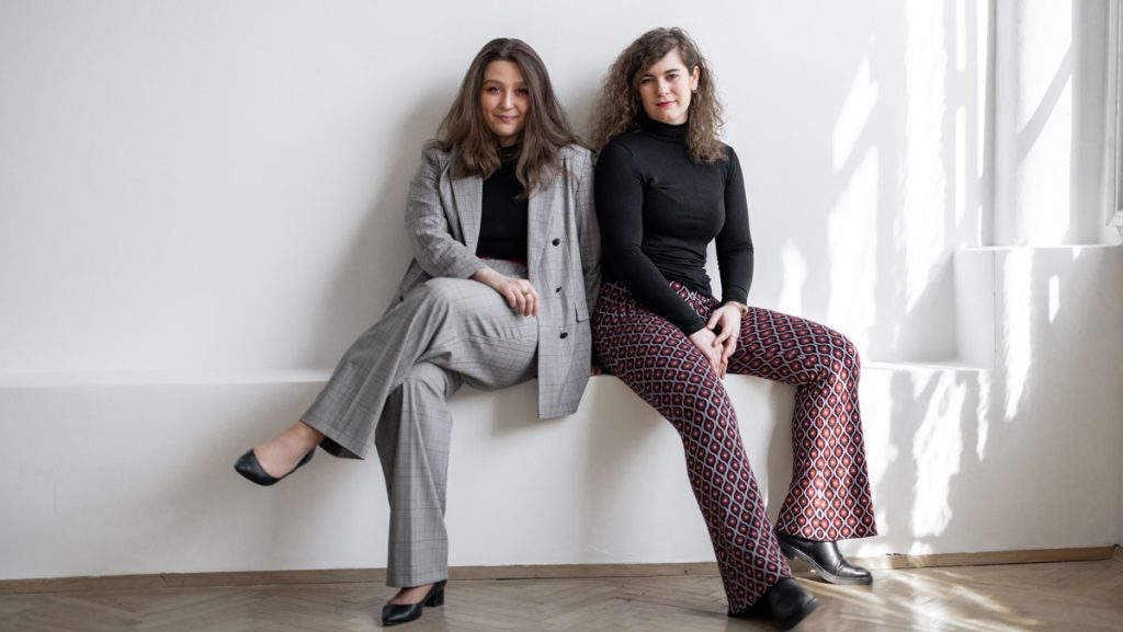 Alexandra Steinacker and Paula Marschalek © Jolly Schwarz