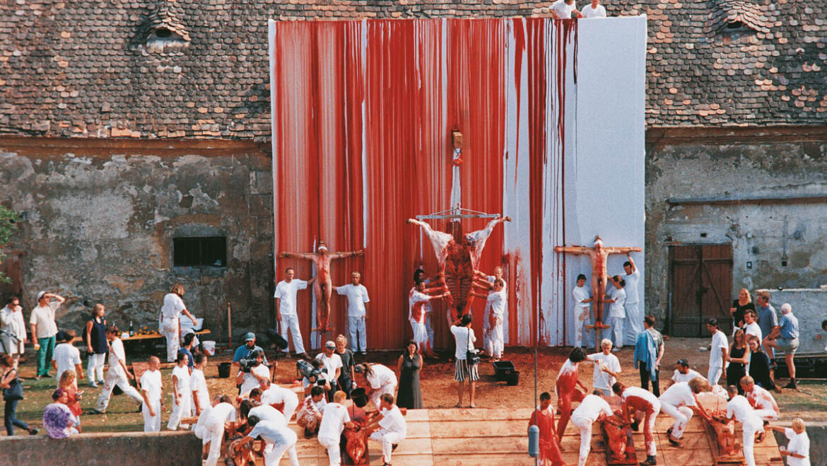 100th action "6-day-play" 1998 | Action in the courtyard of Schloss Prinzendorf | Photo: Archiv Cibulka-Frey