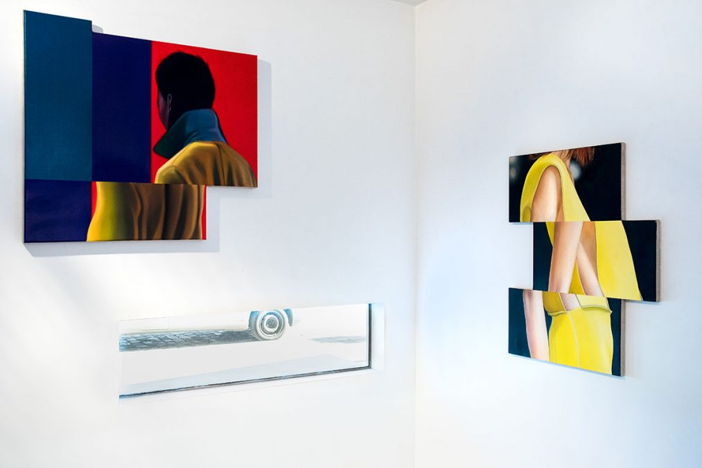 From left to right: Thorben Eggers, Suchergebnis 6, oil on canvas, 80 x 73 cm, 2019 | Thorben Eggers, Gelb, oil and lacquer on canvas, 72 x 60 cm, 2017. Solo Exhibition, Front Room, Tatjana Pieters Gallery, Gent, 2020. Photo: Kelly Van Looveren