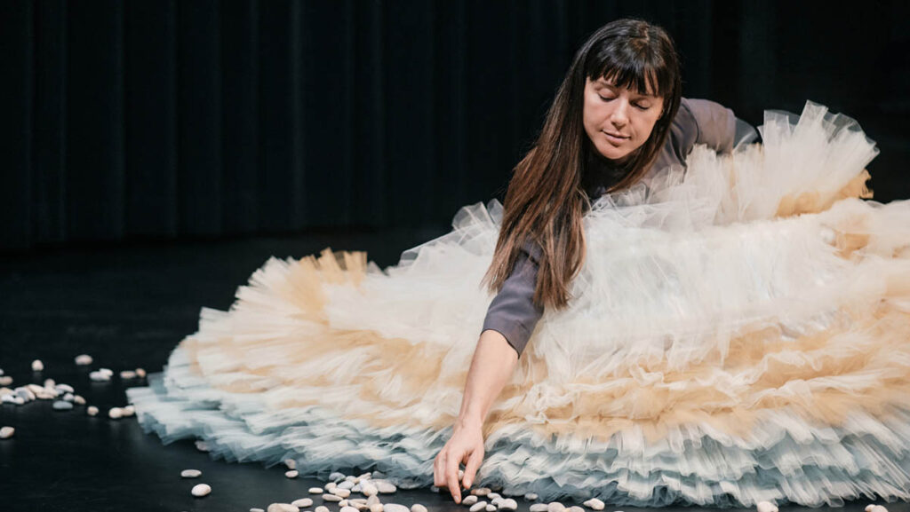 Performance: Sanfte Steine © Siegrid Cain