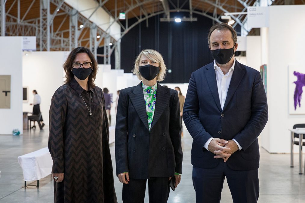 from left to right: Managing Director Tatiana Ilyina, Artistic Director Johanna Chromik, Chairman of the Board Dmitry Aksenov at viennacontemporary Opening Day, © kunst-dokumentation.com